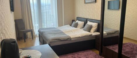 4 chambres, fer et planche Ă repasser, Wi-Fi, draps fournis