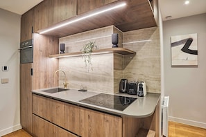 Appartement | Cuisine privée | Batterie de cuisine, vaisselle et ustensiles