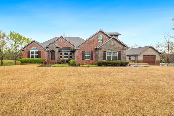 Get ready to spend your next trip to Bentonville in style. Welcome to Coler Cottage!