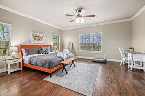 5 bedrooms, desk, iron/ironing board, WiFi