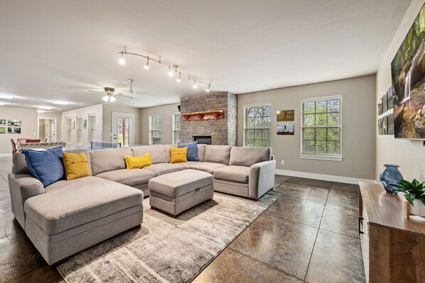TV, fireplace, offices