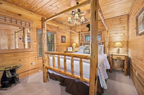 Ozark Escape-Hot Tub-Cabin-9 mi to Eureka DT