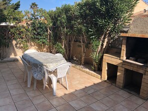 Outdoor dining - T5 House 110m² with enclosed garden, near beach, pets allowed, parking (Port-la-Nouvelle)