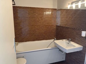 Bathroom - 2-room apartment with pool, sleeps 4 in Port Camargue (Port Camargue)