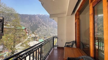 Habitación doble Confort, vista a la montaña | Terraza o patio