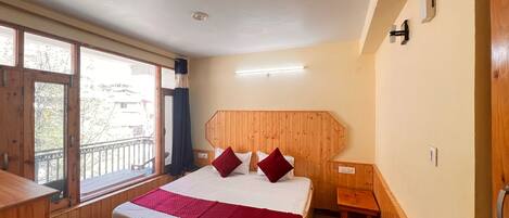 Comfort tweepersoonskamer, uitzicht op bergen | Voorkant van accommodatie