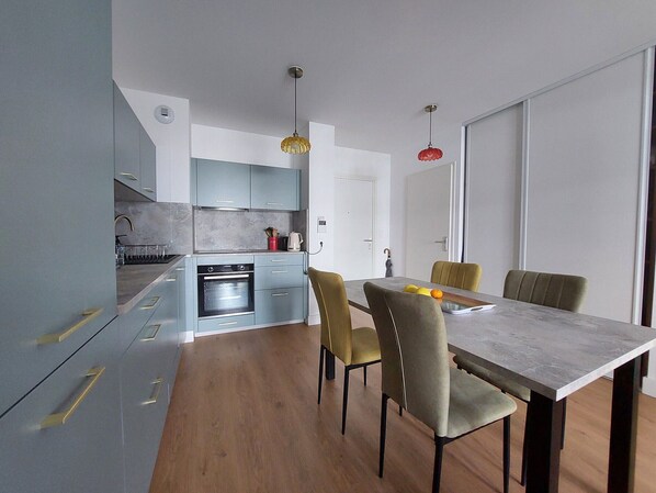 Fridge, microwave, dishwasher