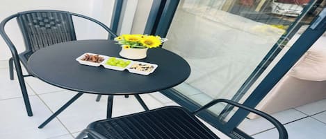 Apartment, 1 Bedroom, Smoking, Balcony | Outdoor dining