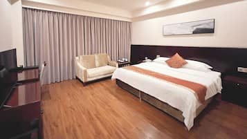 Business Single Room | Blackout drapes, iron/ironing board, free WiFi
