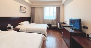 商务双人房或双床房 | 遮光窗帘、熨斗/熨衣板、免费 WiFi