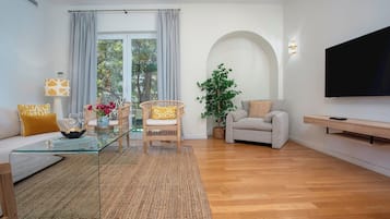 Apartament (5 Bedrooms) | Sala d'estar | Televisor