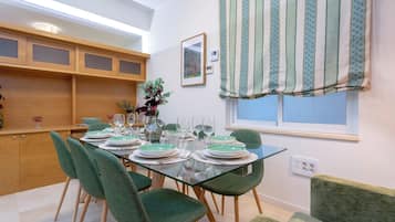 Apartamento (5 Bedrooms) | Servicio de comidas en la habitación