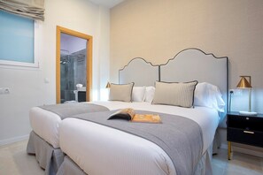 아파트 (5 Bedrooms) | 5 개의 침실, 책상, 노트북 작업 공간, 다리미/다리미판