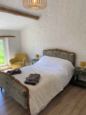 2 chambres, fer et planche Ă  repasser, draps fournis