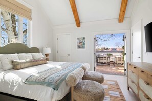 4 bedrooms, iron/ironing board, travel cot, WiFi