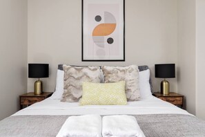 2 bedrooms, iron/ironing board, free WiFi, bed sheets - Peaceful spacious 2BR Suite (Nanaimo)