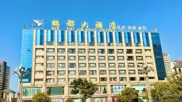 A multi-story hotel with a modern facade, featuring a prominent sign at the top.