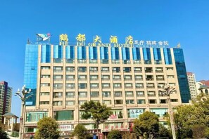 A multi-story hotel with a modern facade, featuring a prominent sign at the top. - Hedu Hotel (Zhaotong)