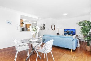 Smart TV - The Petal & Pod -Pool, Parking Family friendly (East Perth)