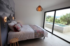 3 bedrooms, iron/ironing board, travel cot, WiFi