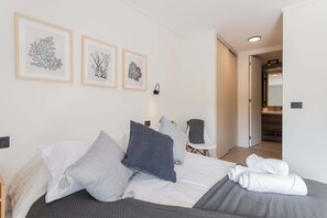 1 bedroom, iron/ironing board, WiFi, bed sheets - 1BR In Front of Araucano Park | Parque Arauco mall (Las Condes)