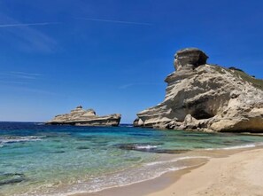 Beach - 70m2 house with large terrace in secure residence with swimming pool. (Bonifacio)