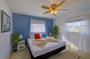 2 dormitoris, escriptori i planxa i posts de planxar 