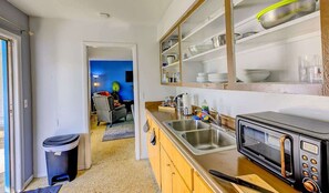 Frigorífic, microones, forn i placa de cuina 