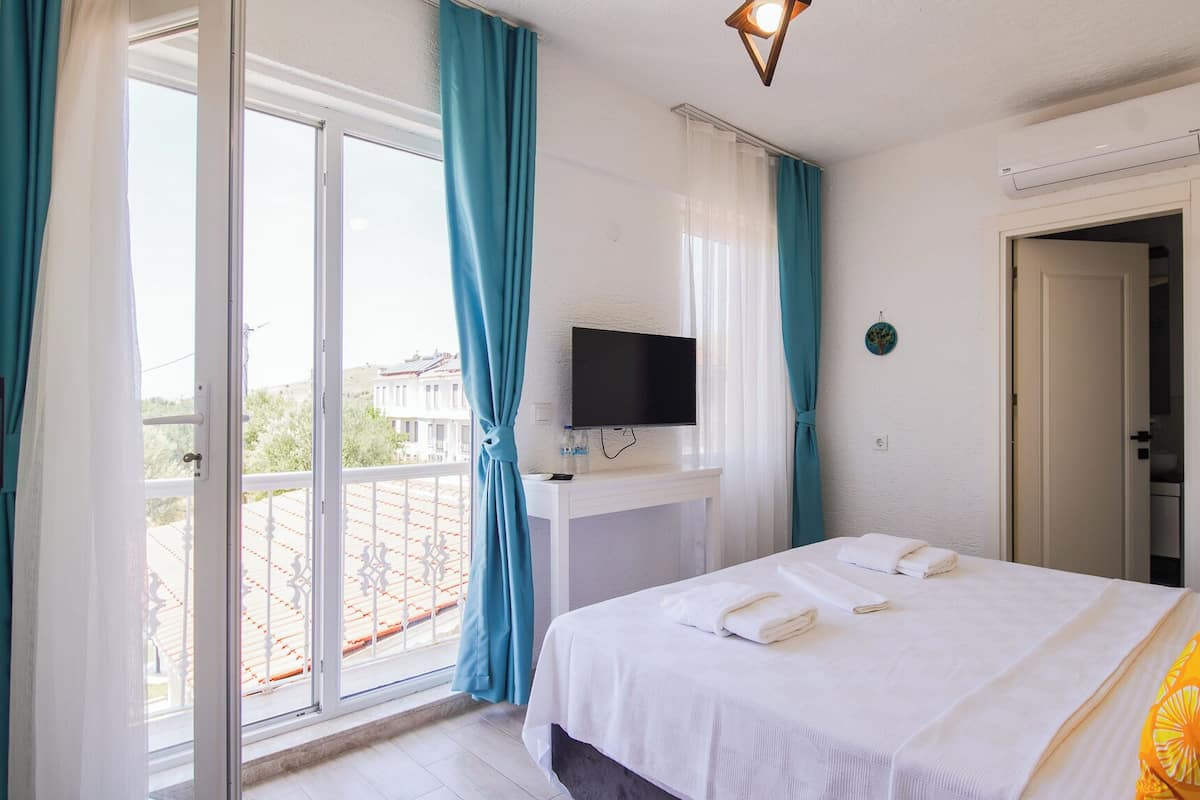 Comfort Double Room, Balcony, Garden View | Egyptian cotton sheets, premium bedding, minibar, free WiFi
