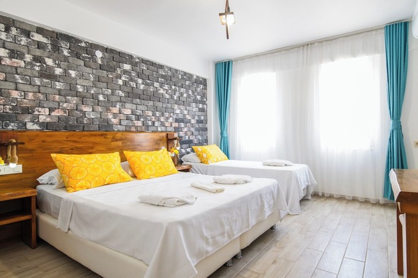 Habitación triple estándar | Sábanas de algodón egipcio, ropa de cama de alta calidad, minibar