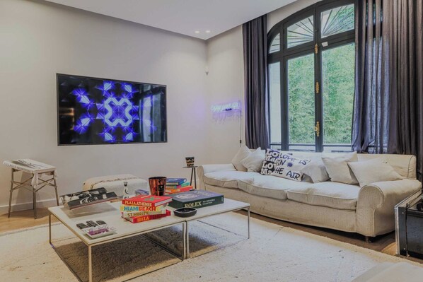 Apartment | Wohnbereich | Kamin