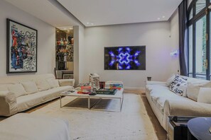 Apartment | Wohnbereich | Kamin