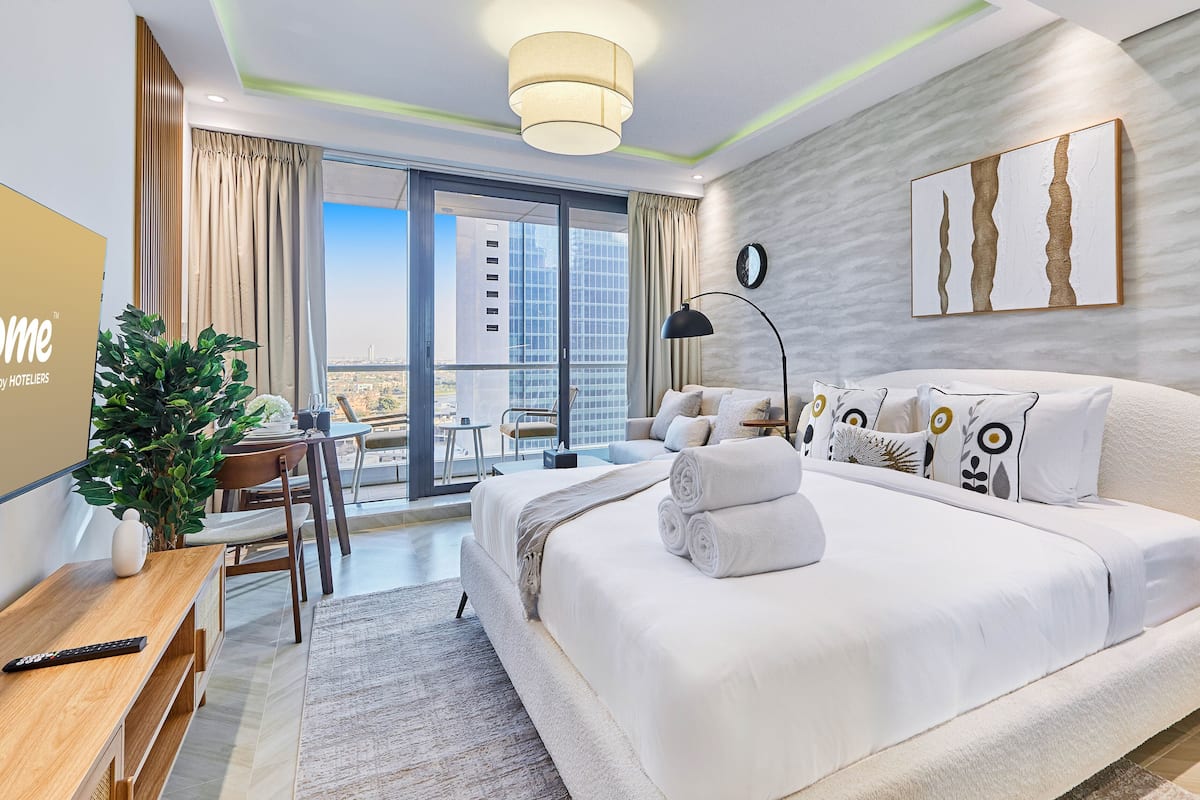Luxury Studio, City View | Peralatan tempat tidur premium, peti besi dalam bilik