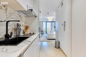 Luxury Studio, City View | Private kitchen