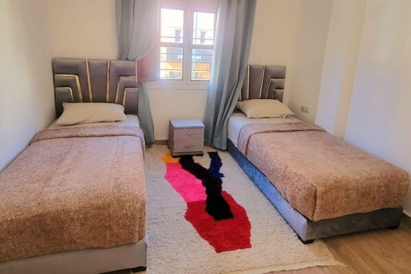 3 chambres, fer et planche à repasser, Wi-Fi, draps fournis