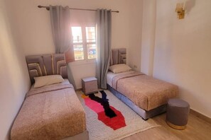 3 chambres, fer et planche à repasser, Wi-Fi, draps fournis