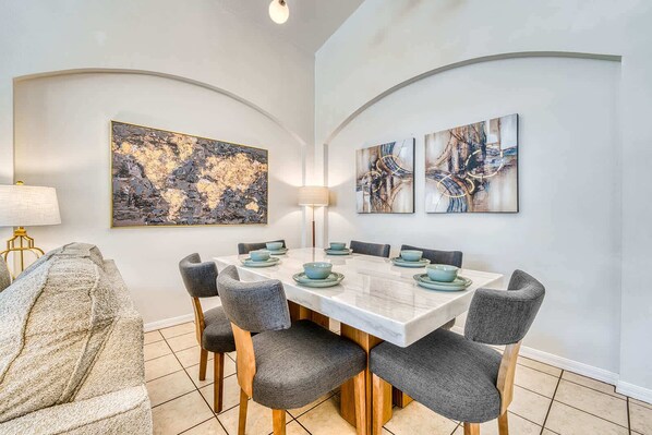 Dining - Bright 4BR home w/ private pool & views (Kissimmee)