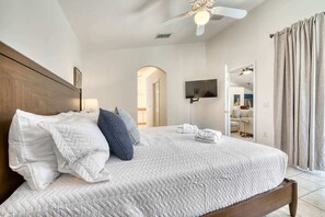 4 bedrooms, iron/ironing board, travel cot, WiFi - Bright 4BR home w/ private pool & views (Kissimmee)