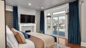 4 bedrooms, desk, iron/ironing board, travel cot