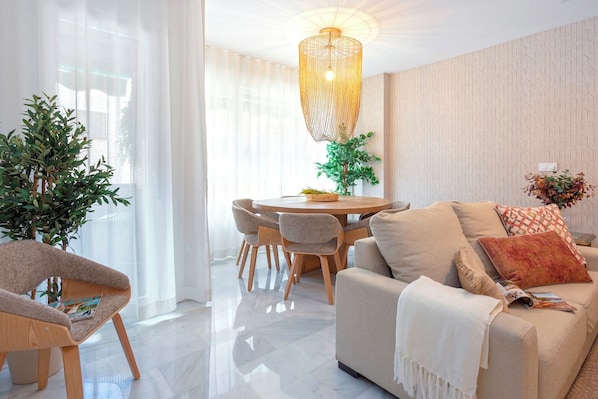 Apartamento (4 Bedrooms) | Opções para refeição no quarto
