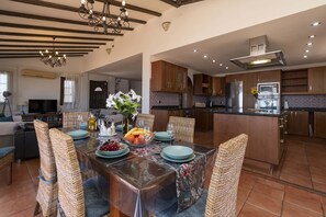 Dining - Villa Una (Adeje)