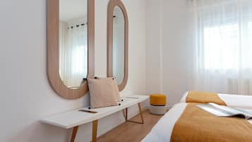 Apartment (3 Bedrooms) | 3 bedrooms, iron/ironing board, free cots/infant beds, free WiFi