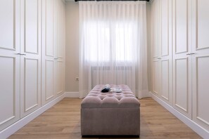 Apartment (4 Bedrooms) | 4 bedrooms, iron/ironing board, free WiFi, bed sheets
