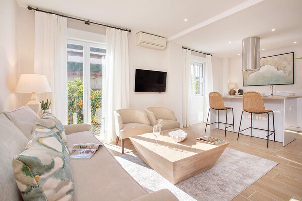 Apartment (2 Bedrooms) | Living area