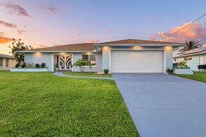 Exterior - Intervillas Florida - Villa Serene Sky (Cape Coral)