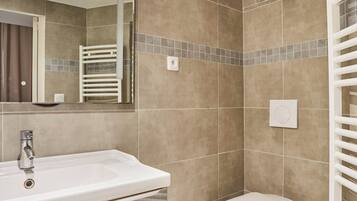 Apartment | Bathroom | Towels, soap