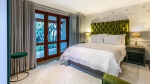 Luxury Double Room, Garden View | In-room safe, desk, laptop workspace, iron/ironing board (on request) - Chislehurst Guest House (Johannesburg)