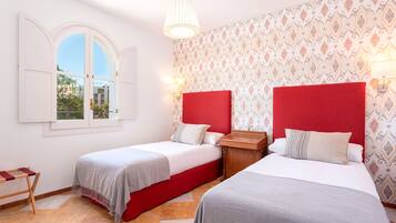 Huis (6 Bedrooms) | 6 slaapkamers, een strijkplank/strijkijzer, gratis wifi, beddengoed