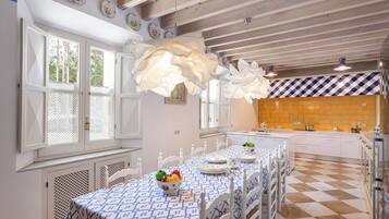 Casa (6 Bedrooms) | Cucina privata | Frigorifero, microonde, forno, piano cottura