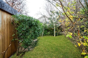 Property grounds - Stylish Harrogate Studio with Huge Garden (North Yorkshire)